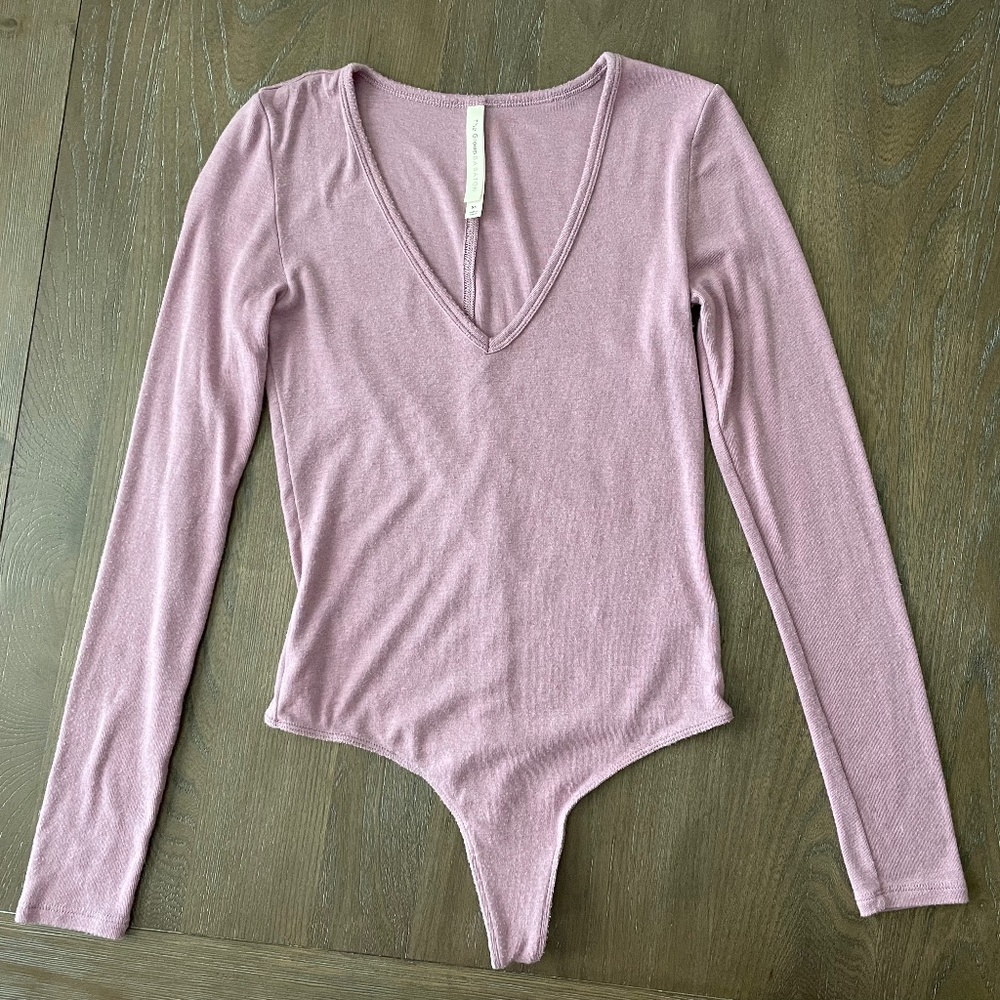 Aritzia Babaton Lilac V-Neck Bodysuit NWOT